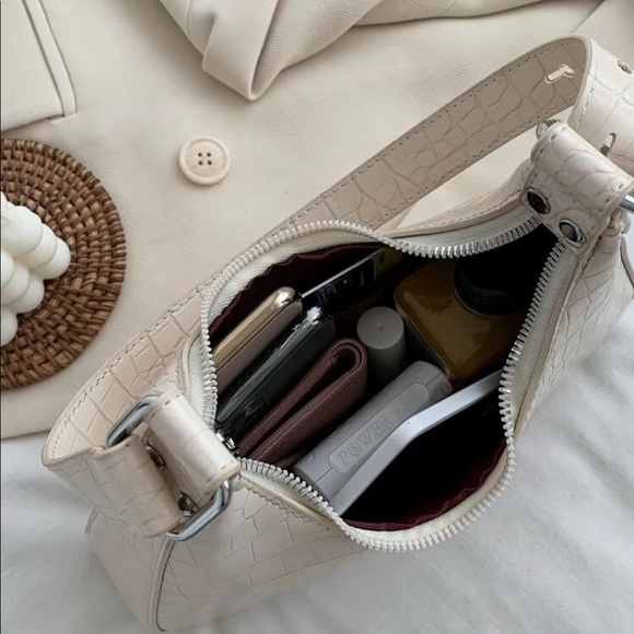 New Croc Embossed Hobo Bag - Picture 4 of 4